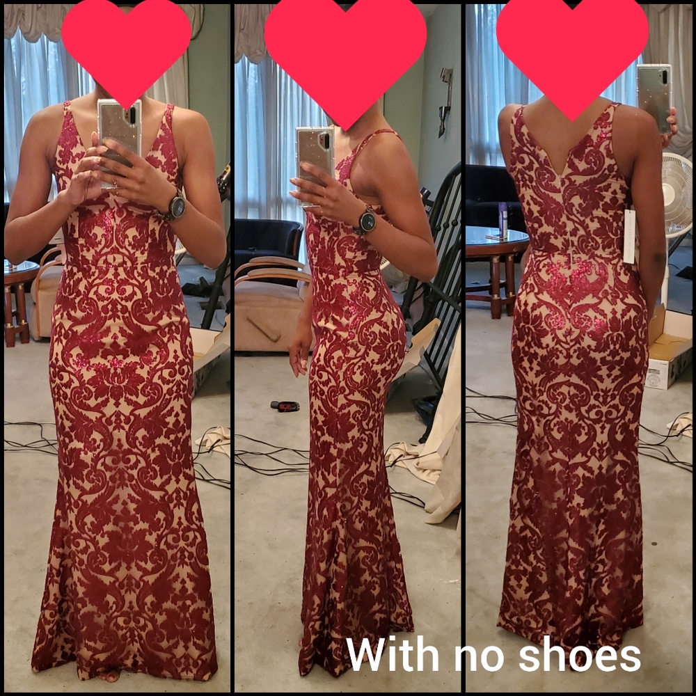 Dress the Population Karen plunging lace gown.